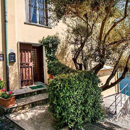Darsena Di Riva Grande Hotel Молтрасио Екстериор снимка