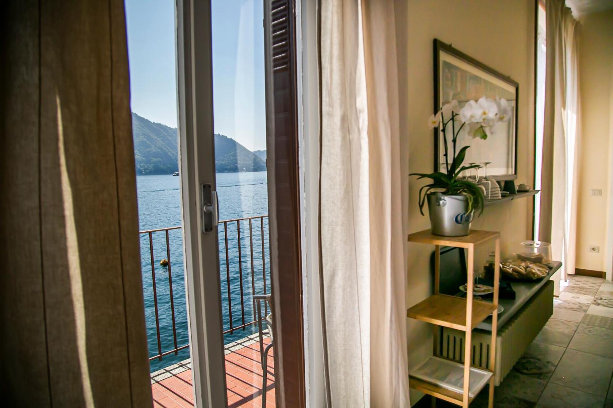 Darsena Di Riva Grande Hotel Молтрасио Екстериор снимка